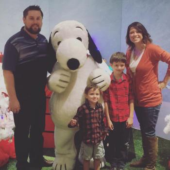 Meeting Snoopy before breakfast at Gaylord